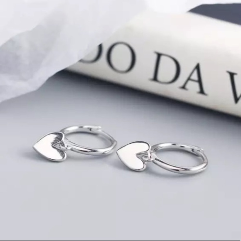 🤍Insta small heart hoop earrings